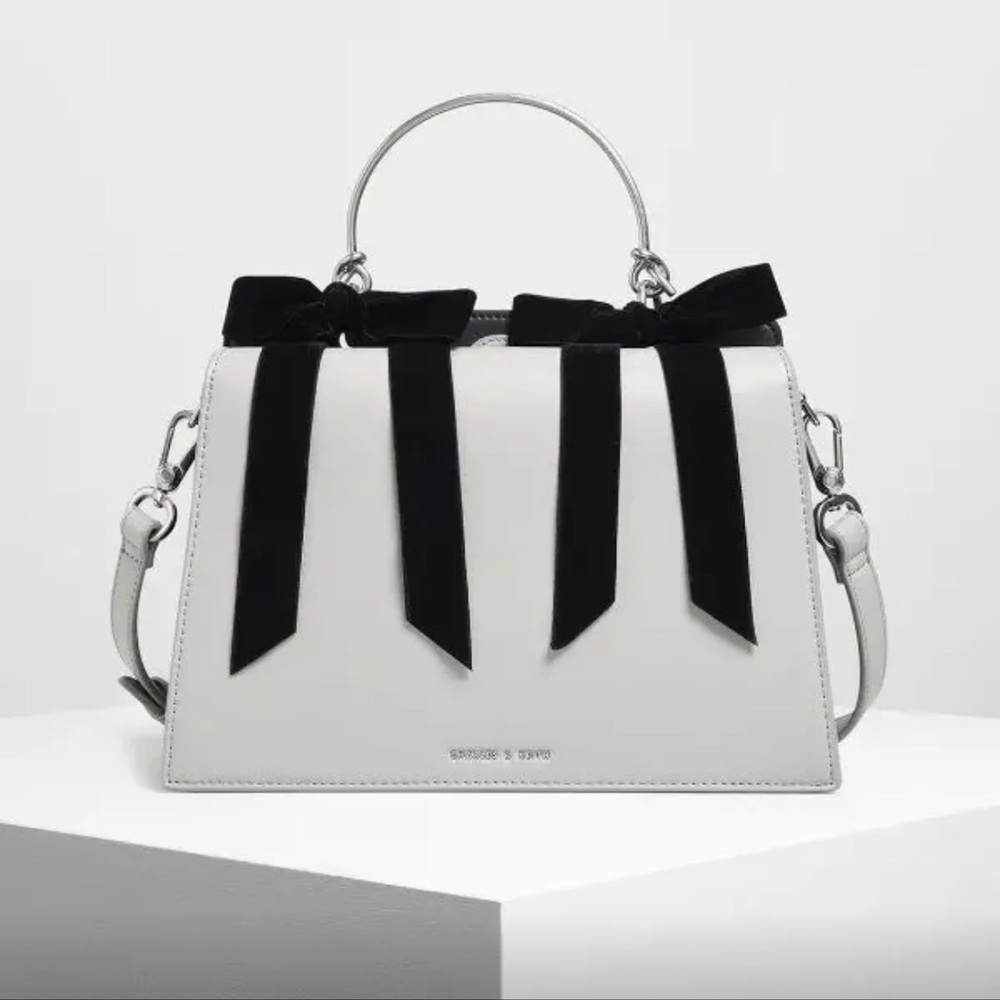 Elegant Black and Light Grey Handbag